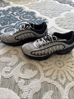 Nike Men's Gray and Black Running Sneakers